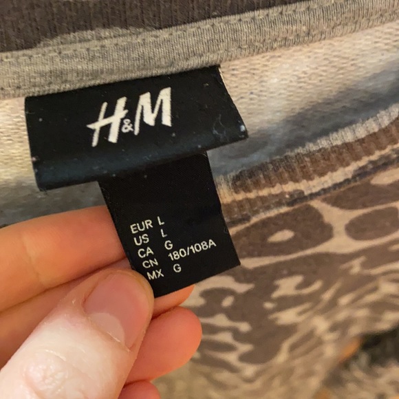 H&M crewneck - Picture 2 of 3